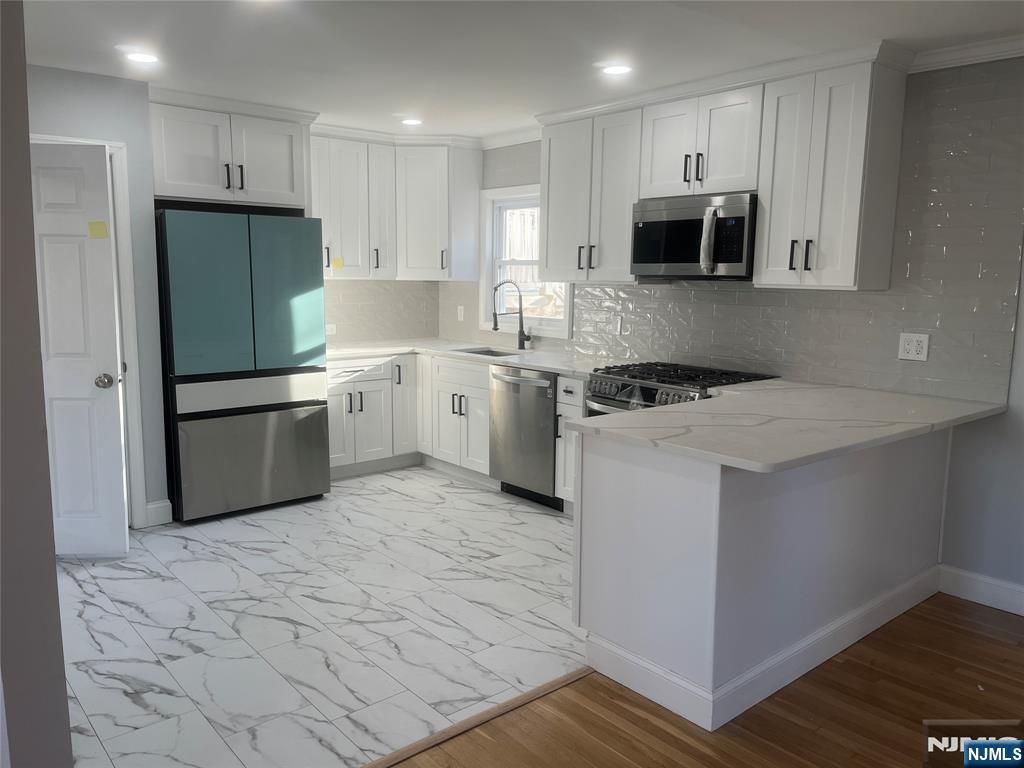 86 Howland Avenue, Teaneck, NJ 07666