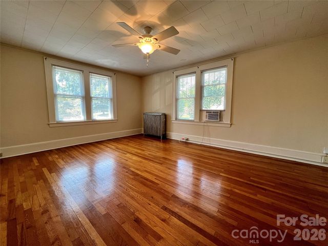 19 Saluda Street, Asheville, NC 28806