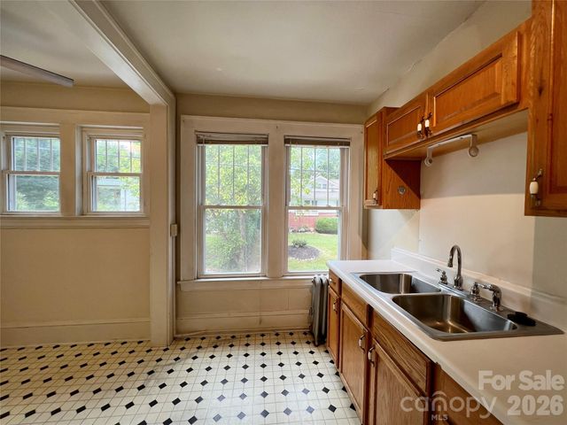19 Saluda Street, Asheville, NC 28806