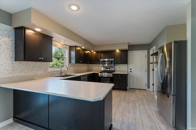 52200 Covered Wagon Trail, Granger, IN 46530