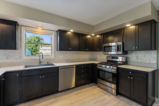 52200 Covered Wagon Trail, Granger, IN 46530