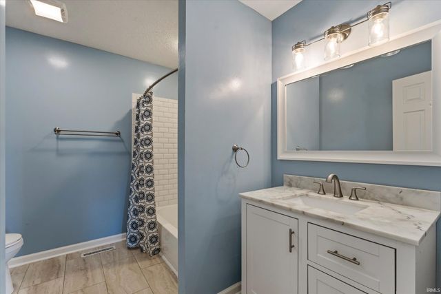 52200 Covered Wagon Trail, Granger, IN 46530