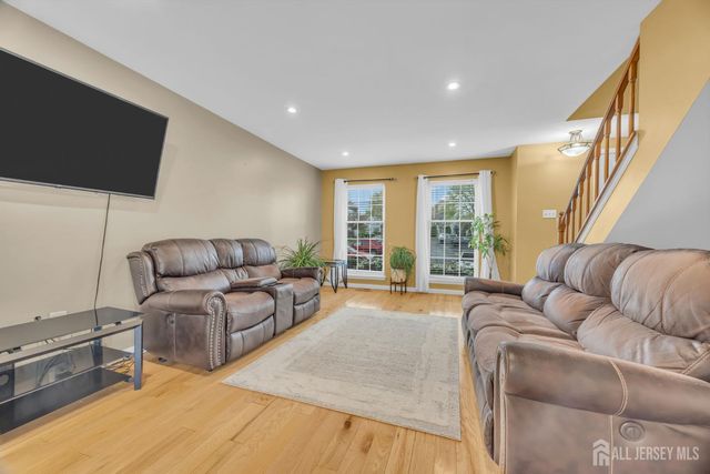 39 Delikat Lane, Sayreville, NJ 08872