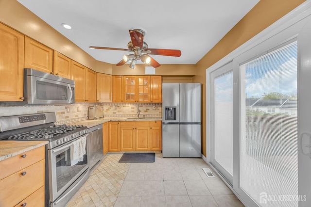 39 Delikat Lane, Sayreville, NJ 08872