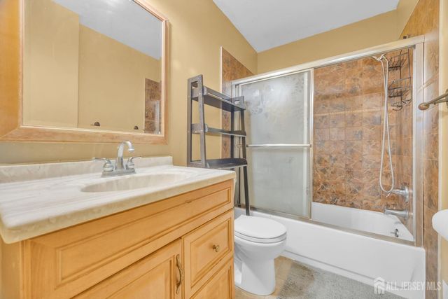 39 Delikat Lane, Sayreville, NJ 08872