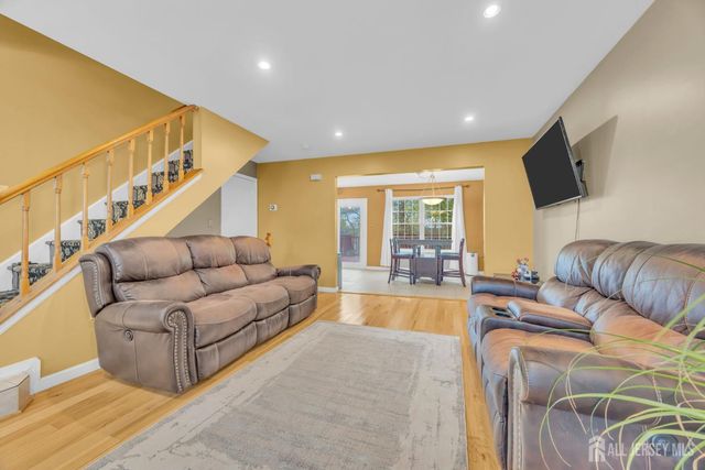 39 Delikat Lane, Sayreville, NJ 08872