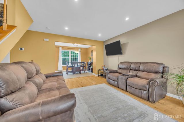 39 Delikat Lane, Sayreville, NJ 08872