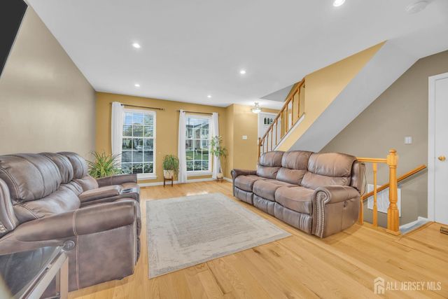 39 Delikat Lane, Sayreville, NJ 08872