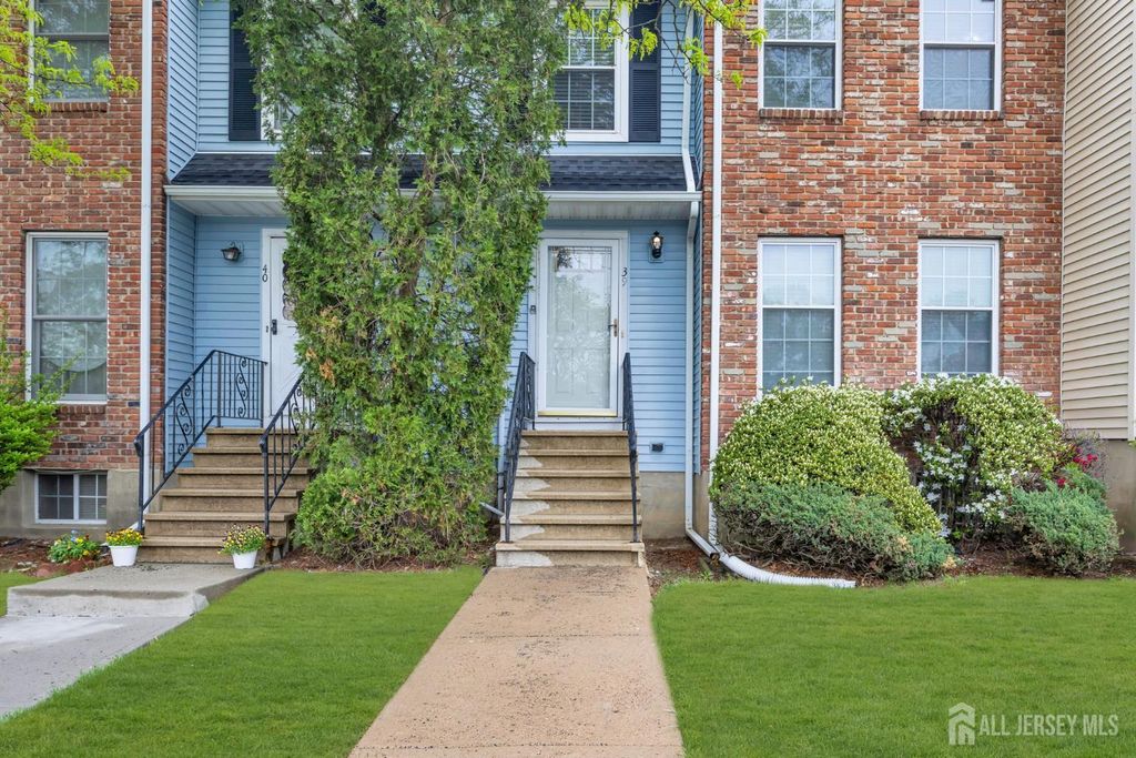 39 Delikat Lane, Sayreville, NJ 08872