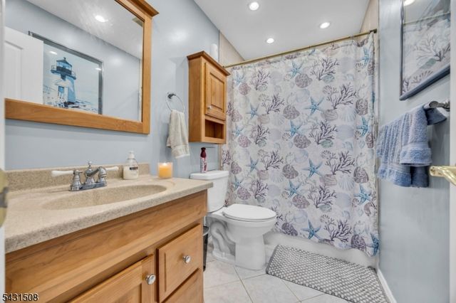 1038 Centre St, Raritan Boro, NJ 08869