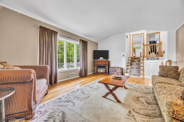 1038 Centre St, Raritan Boro, NJ 08869