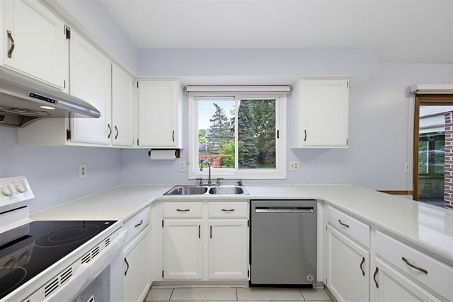 24762 White Plains Drive, Novi, MI 48374