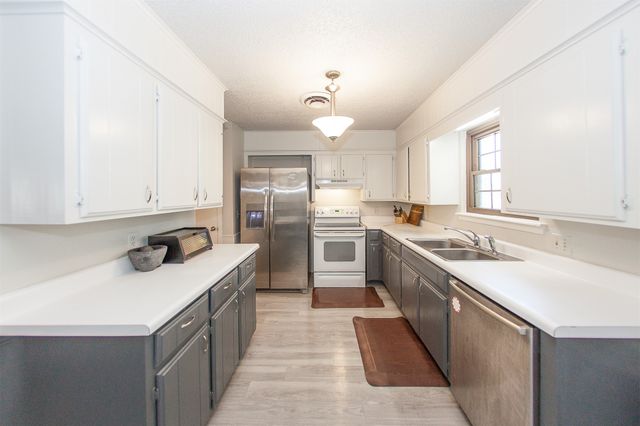 620 Rosewood Circle, Claremore, OK 74017