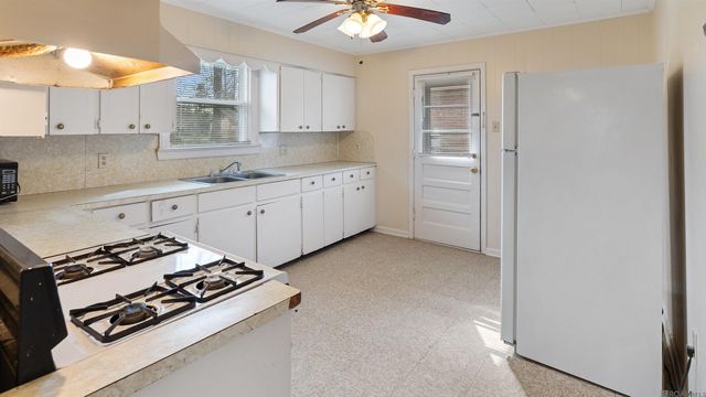 631 Michigan Ave, Port Allen, LA 70767