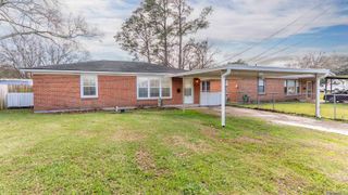 631 Michigan Ave, Port Allen, LA 70767