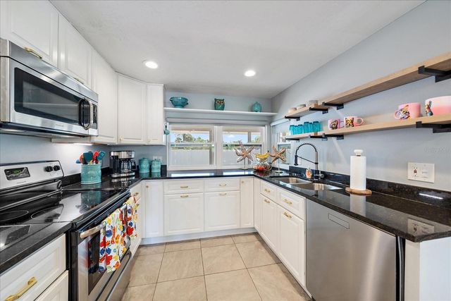 6841 ROXBURY DRIVE, Sarasota, FL 34231