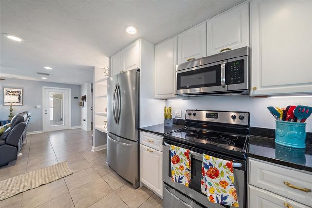 6841 ROXBURY DRIVE, Sarasota, FL 34231