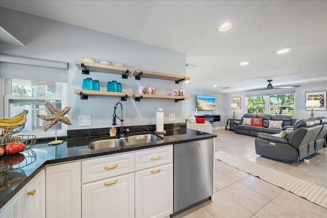 6841 ROXBURY DRIVE, Sarasota, FL 34231