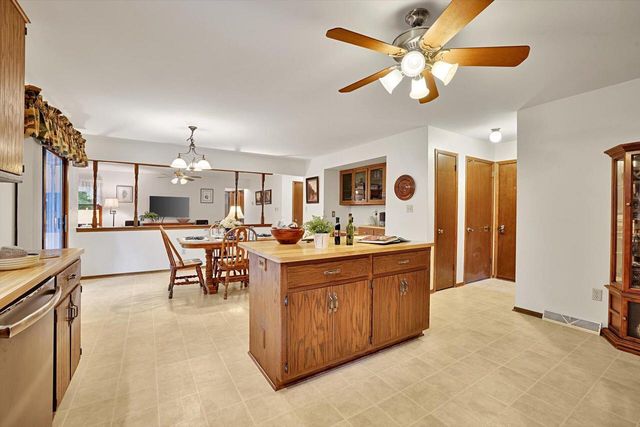 3827 W Minnesota AVENUE, Franklin, WI 53132