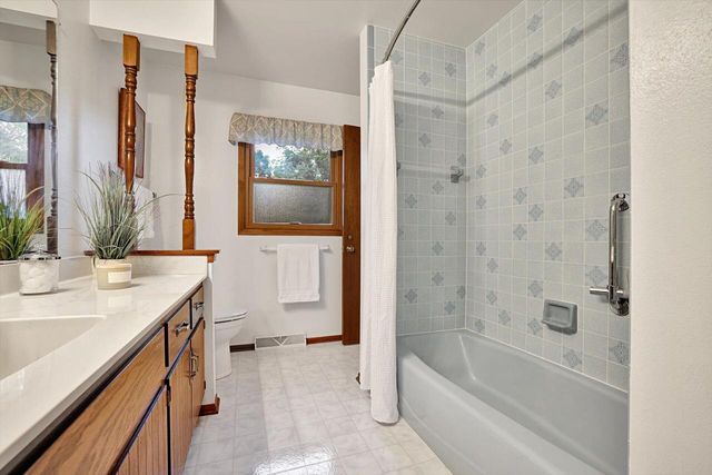 3827 W Minnesota AVENUE, Franklin, WI 53132