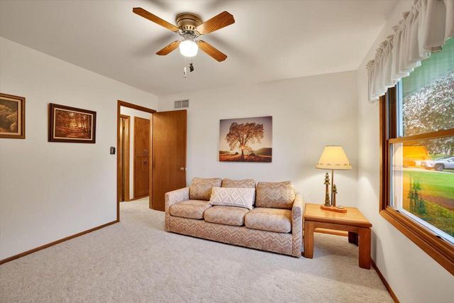 3827 W Minnesota AVENUE, Franklin, WI 53132