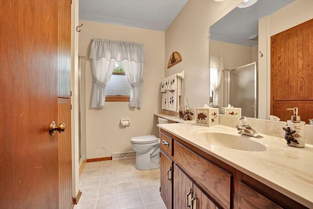 3827 W Minnesota AVENUE, Franklin, WI 53132