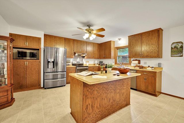 3827 W Minnesota AVENUE, Franklin, WI 53132
