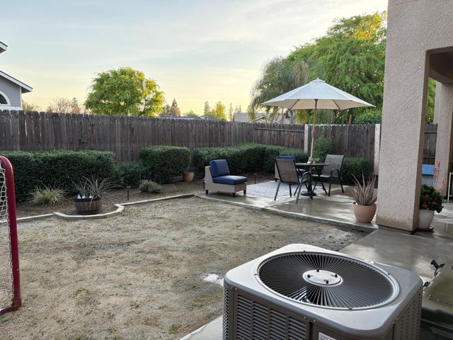 6153 E Peruna Way, Fresno, CA 93727