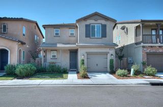 6153 E Peruna Way, Fresno, CA 93727