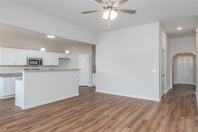 2448 landing Loop, Deatsville, AL 36022