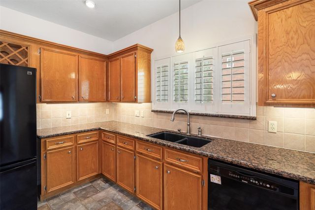 124 Lake Point Drive, League City, TX 77573