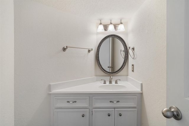 124 Lake Point Drive, League City, TX 77573