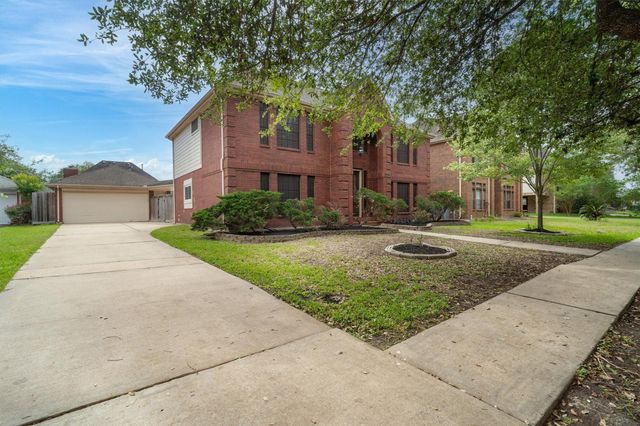 124 Lake Point Drive, League City, TX 77573