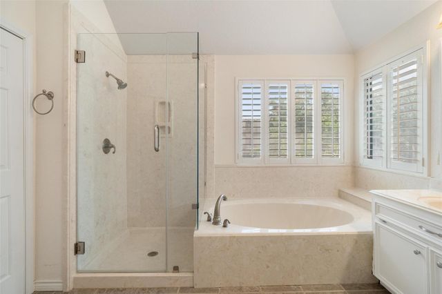 124 Lake Point Drive, League City, TX 77573