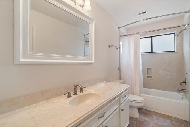 124 Lake Point Drive, League City, TX 77573