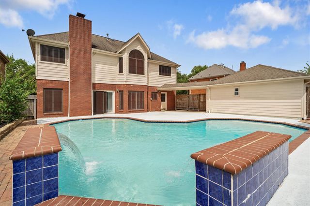 124 Lake Point Drive, League City, TX 77573