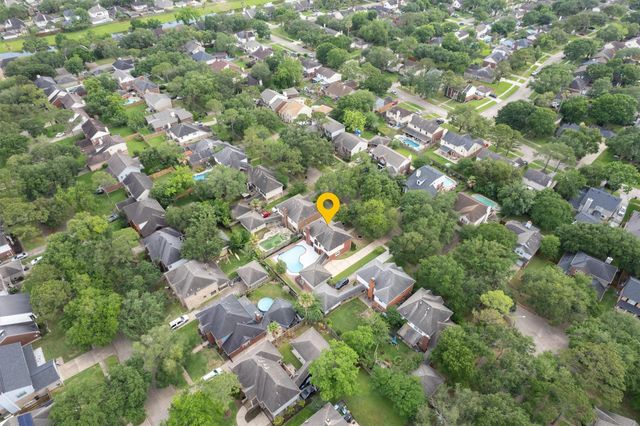 124 Lake Point Drive, League City, TX 77573