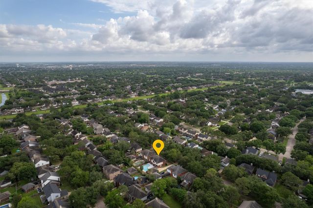 124 Lake Point Drive, League City, TX 77573