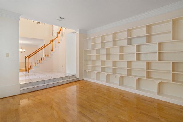 124 Lake Point Drive, League City, TX 77573