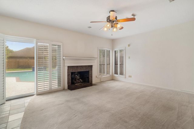 124 Lake Point Drive, League City, TX 77573