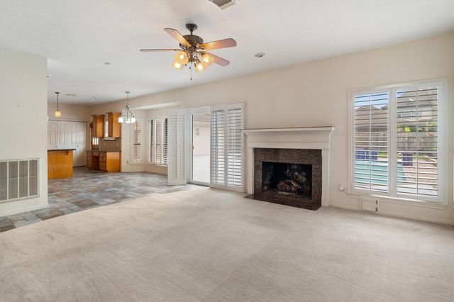 124 Lake Point Drive, League City, TX 77573