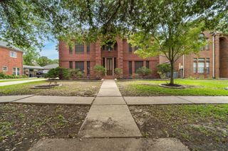 124 Lake Point Drive, League City, TX 77573