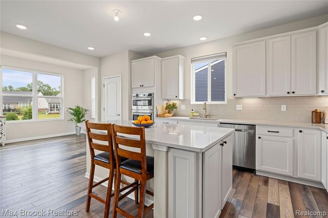 30153 Turtle Creek Circle, New Hudson, MI 48165