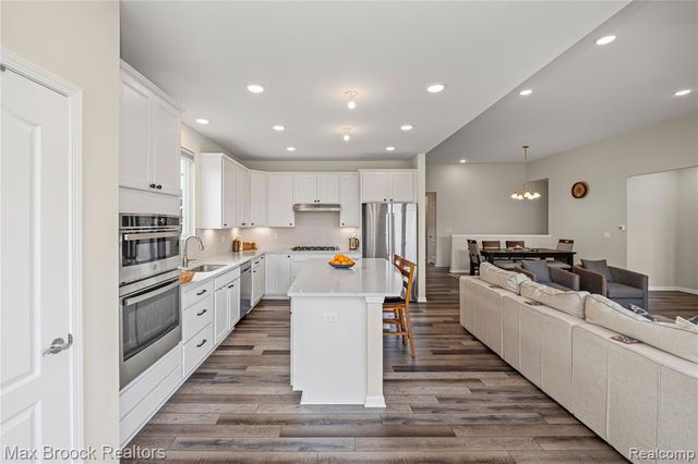 30153 Turtle Creek Circle, New Hudson, MI 48165