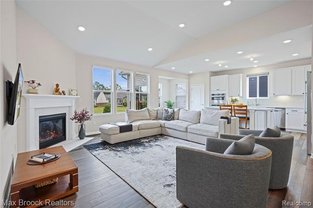 30153 Turtle Creek Circle, New Hudson, MI 48165