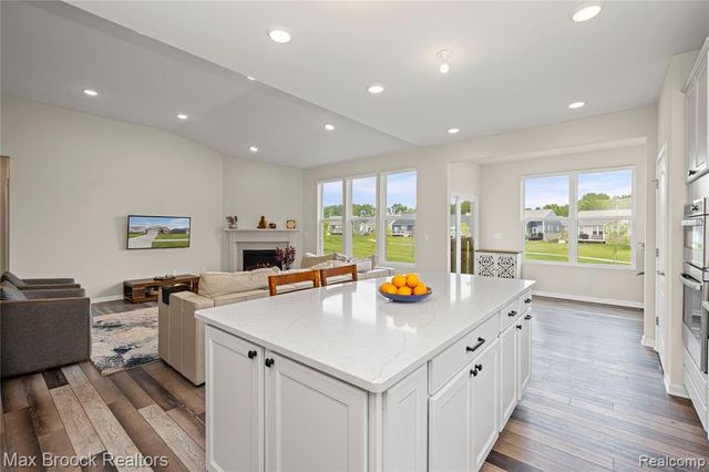 30153 Turtle Creek Circle, New Hudson, MI 48165