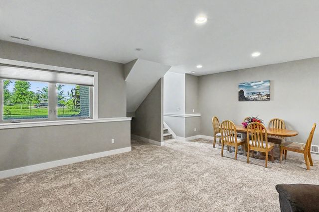 532 NE Westgate Drive, Waukee, IA 50263