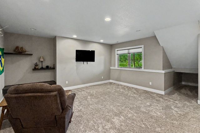 532 NE Westgate Drive, Waukee, IA 50263