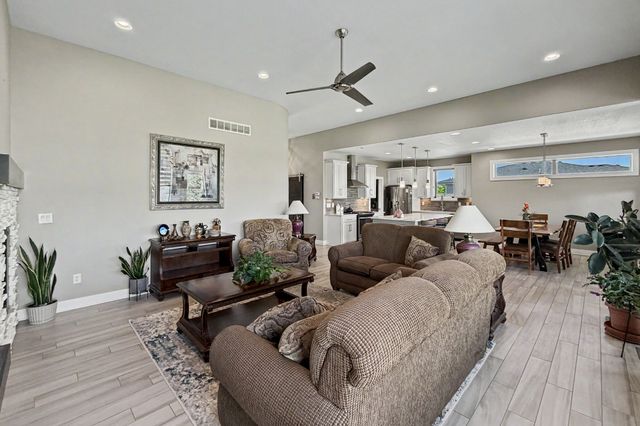 532 NE Westgate Drive, Waukee, IA 50263