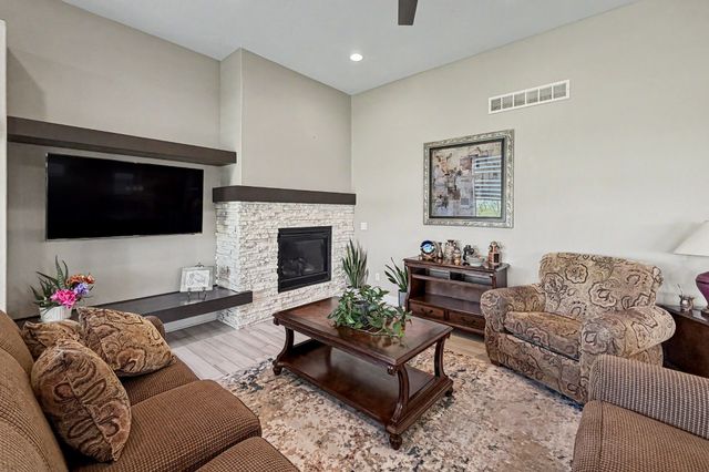 532 NE Westgate Drive, Waukee, IA 50263